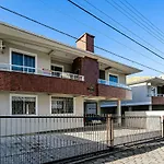 Apto amplo e moderno no Santinho VER102