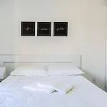 Lindo apto amplo com suíte no Santinho VER102